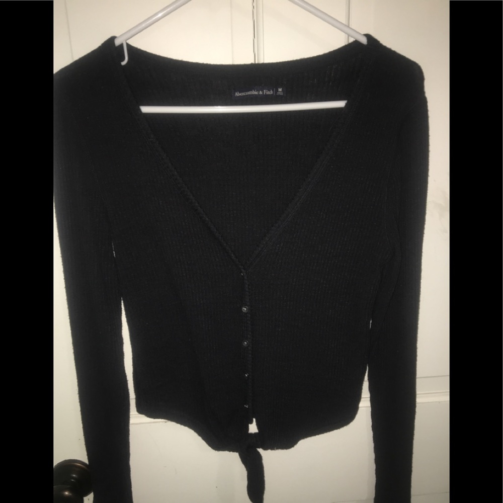 Long sleeve, with buttons